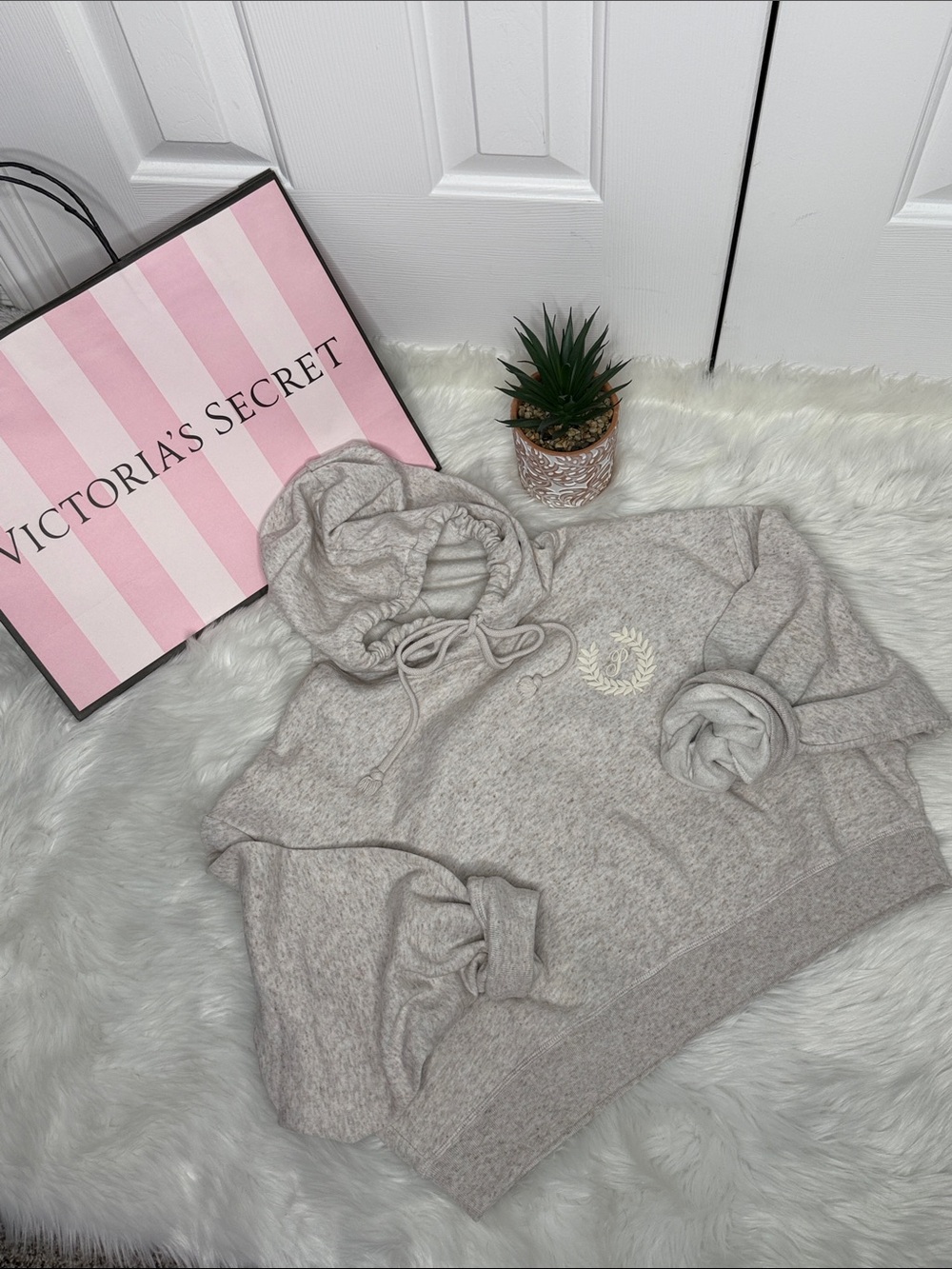 PINK EDL EVERYDAY LOUNGE Oatmeal Cropped Hoodie MEDIUM